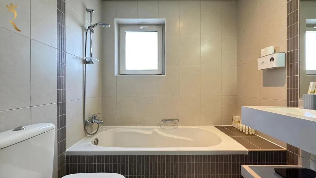 Spacious 2Br Poolside Relaxation In Al Reem 아부다비 0*,
